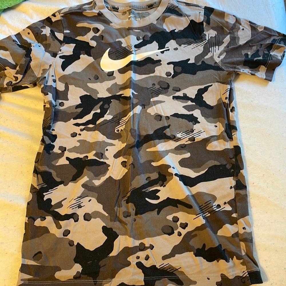 NIKE camo shirt